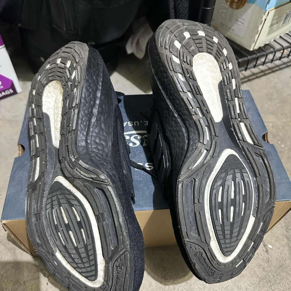 Adidas ultraboost size 10 - Picture 4 of 4